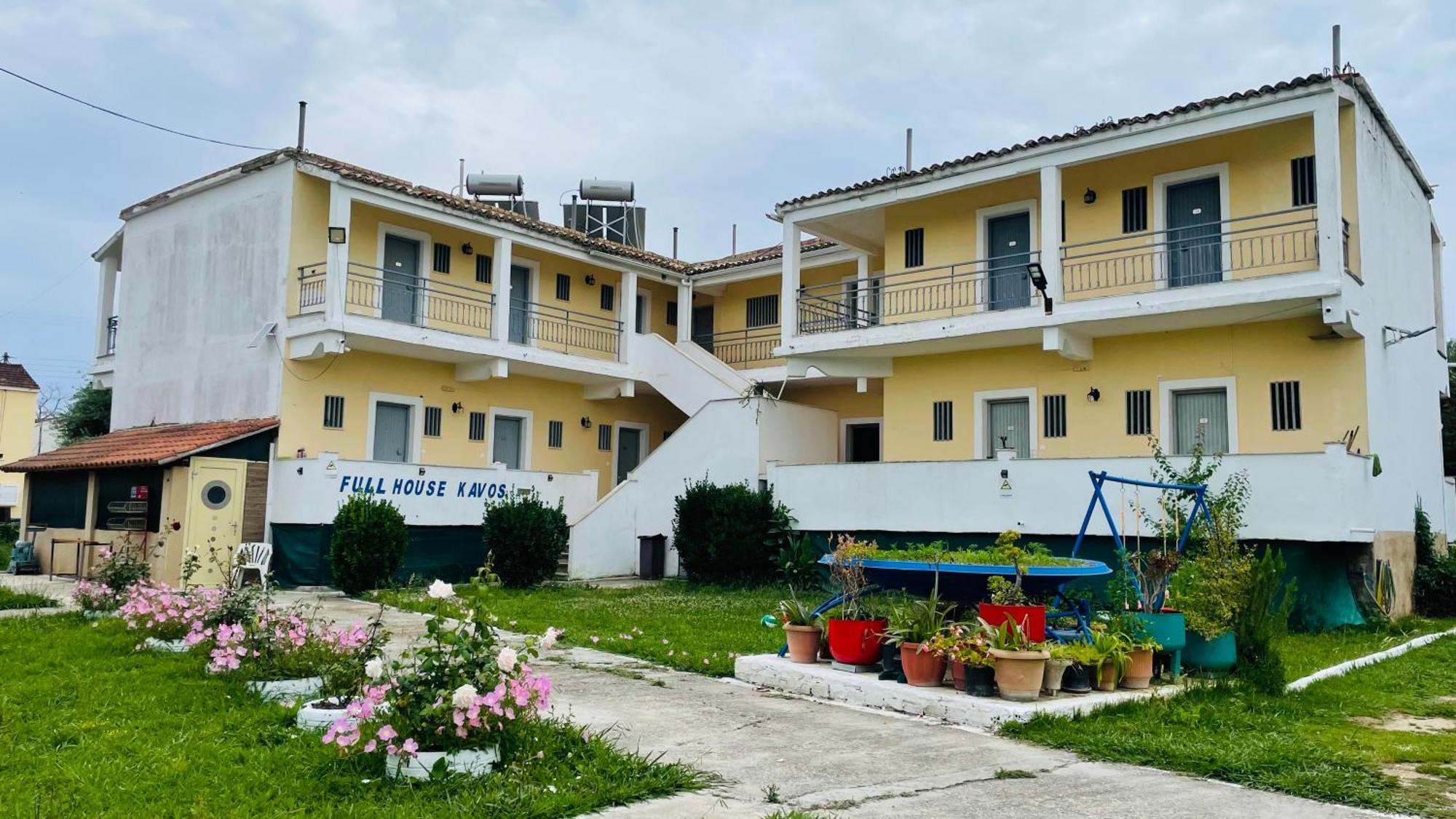 Full House Kavos Hotel Exterior photo