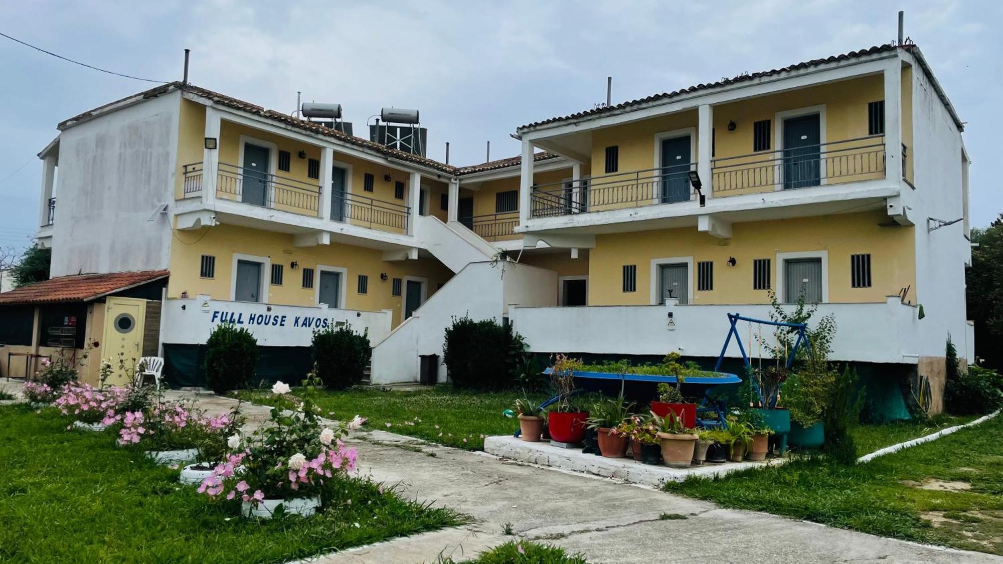 Full House Kavos Hotel Exterior photo