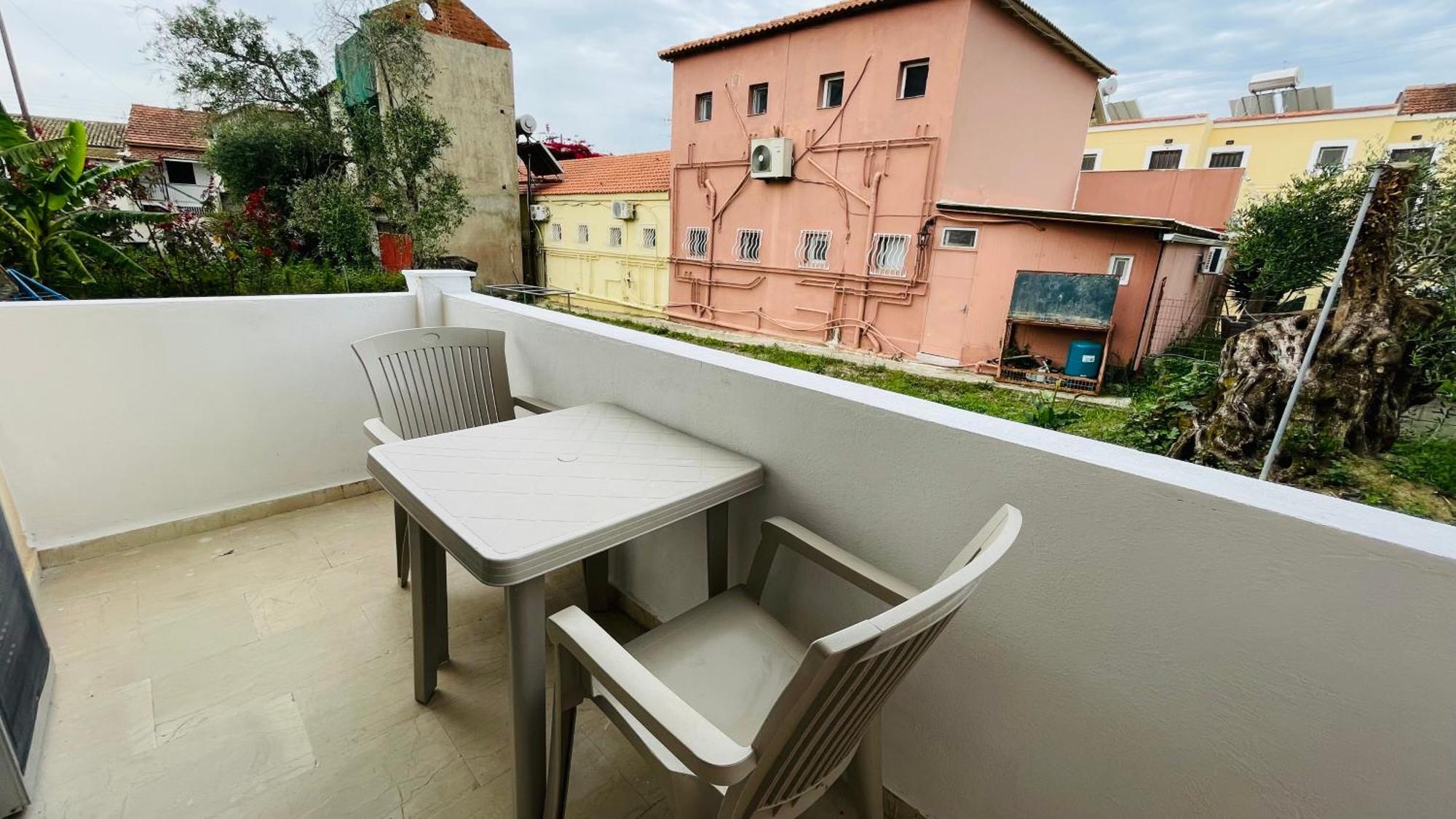 Full House Kavos Hotel Exterior photo